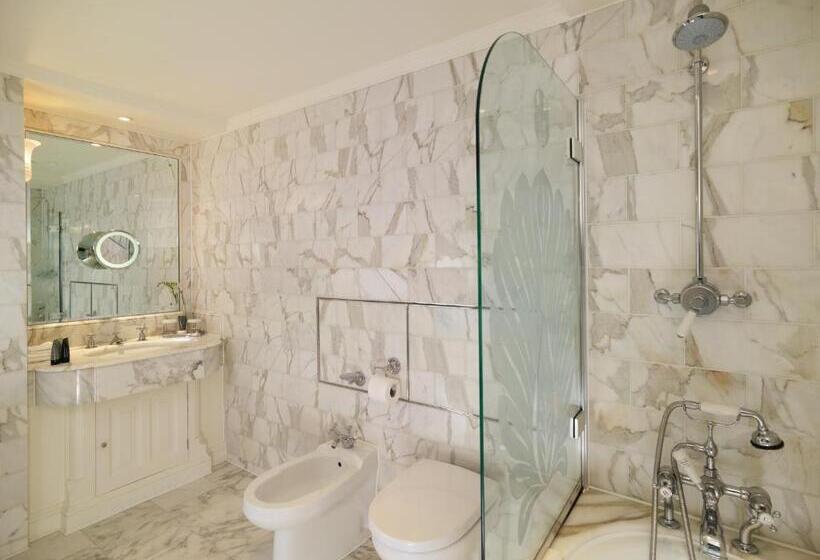 Номер Deluxe, The Dorchester   Dorchester Collection