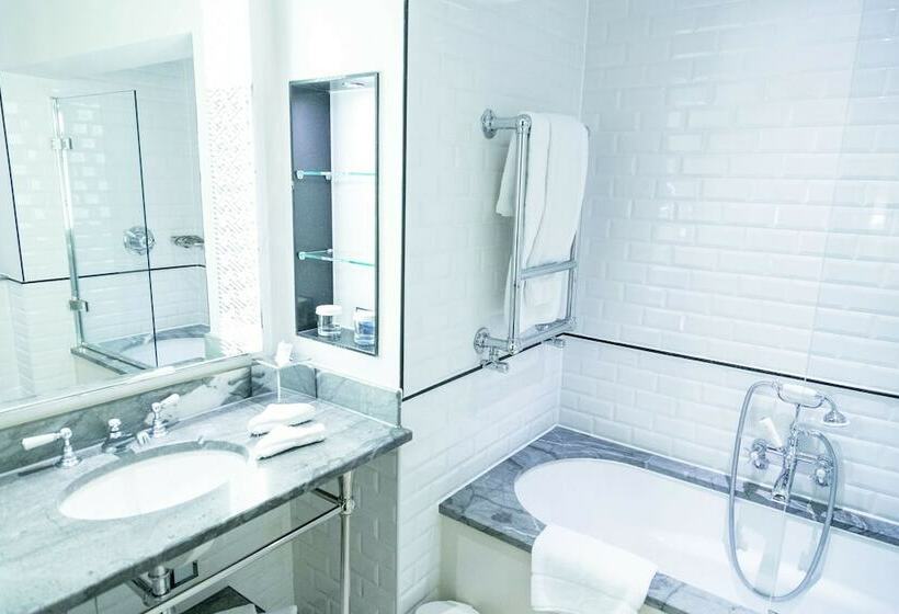 Полулюкс, The Waldorf Hilton London