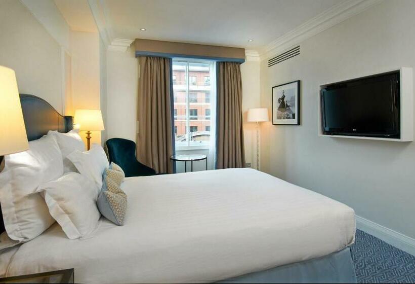 Номер Deluxe, The Waldorf Hilton London