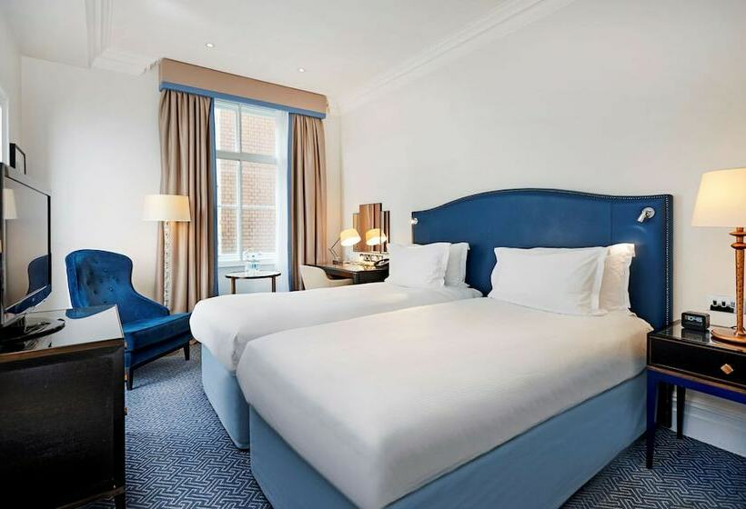 Номер Deluxe, The Waldorf Hilton London