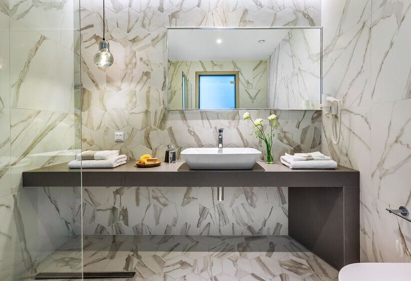 سوئیت پنت هاوس, Ammon Zeus Luxury Beach
