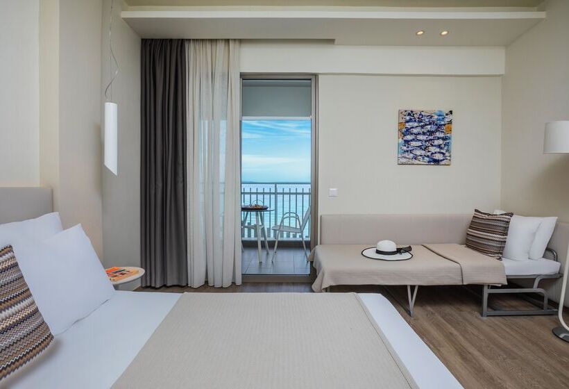 اتاق لوکس با چشم‌انداز دریا, Ammon Zeus Luxury Beach