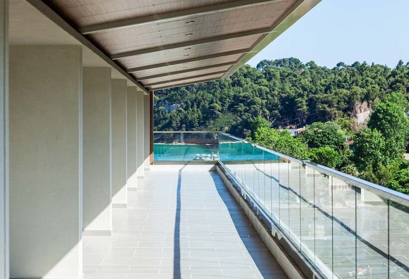 سوئیت پنت هاوس, Ammon Zeus Luxury Beach