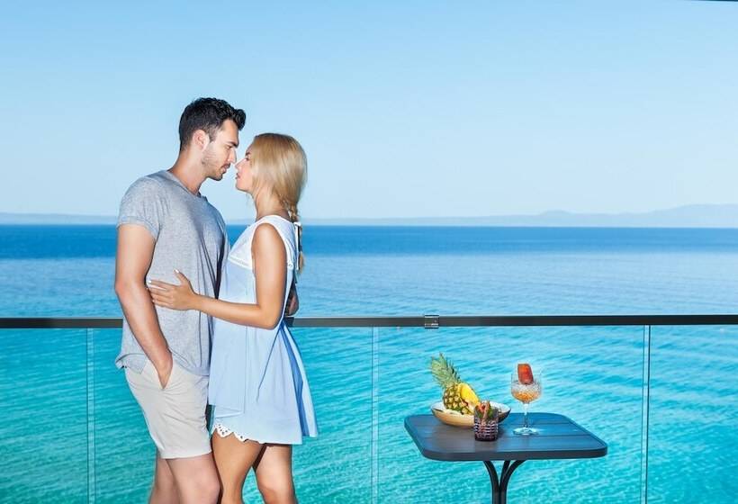 اتاق لوکس با چشم‌انداز دریا, Ammon Zeus Luxury Beach