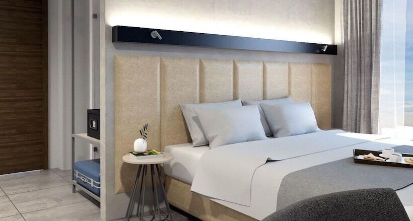 스탠다드 4인용 룸 측면 바다 전망, Avra By Smile Hotels