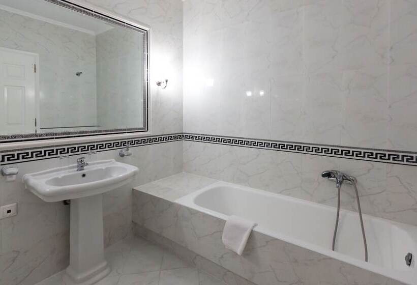 اتاق استاندارد سه نفره, Olympic Village Hotel & Spa