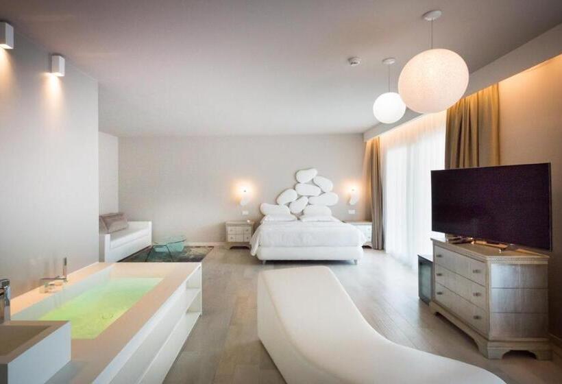 Junior Suite Hidromasszázzsal, Aqa Palace