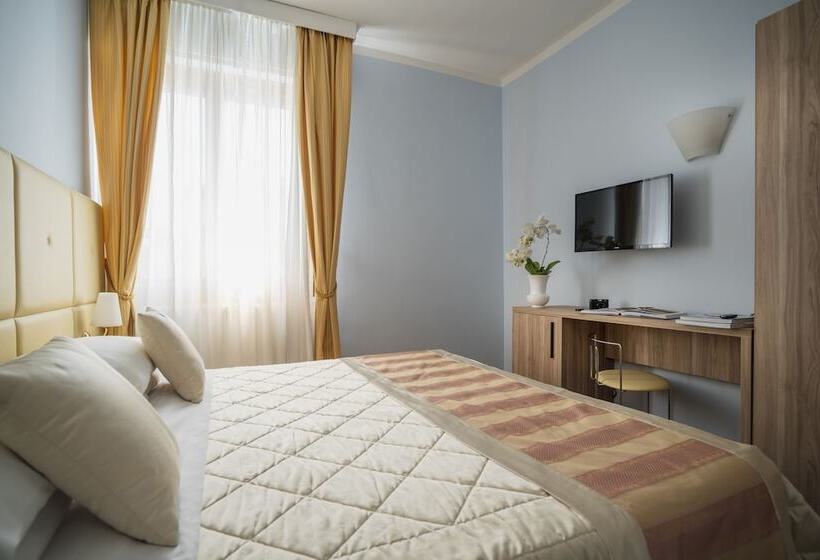 اتاق استاندارد چهار تخته, Boutique Hotel Re Enzo