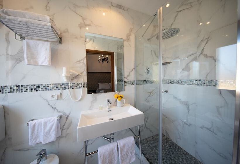 اتاق لوکس, Boutique Hotel Re Enzo