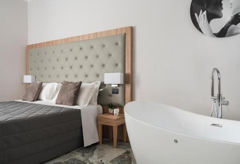 سوییت جونیور, Boutique Hotel Re Enzo