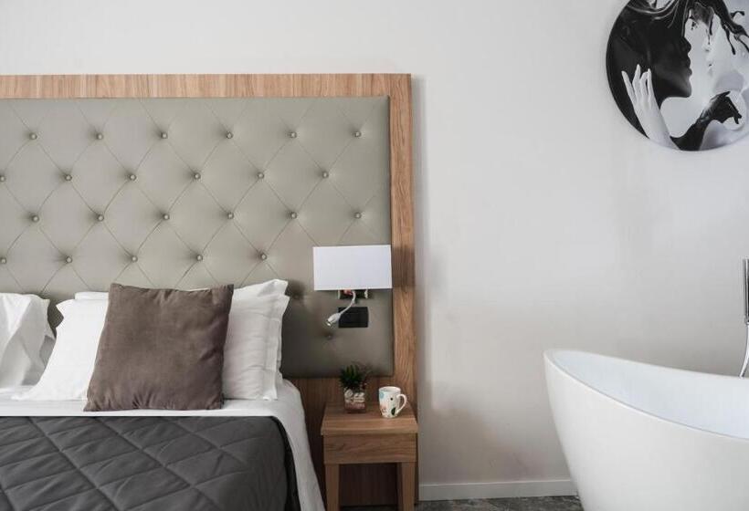 سوییت جونیور, Boutique Hotel Re Enzo