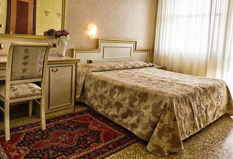 اتاق استاندارد یک نفره, Internazionale Terme