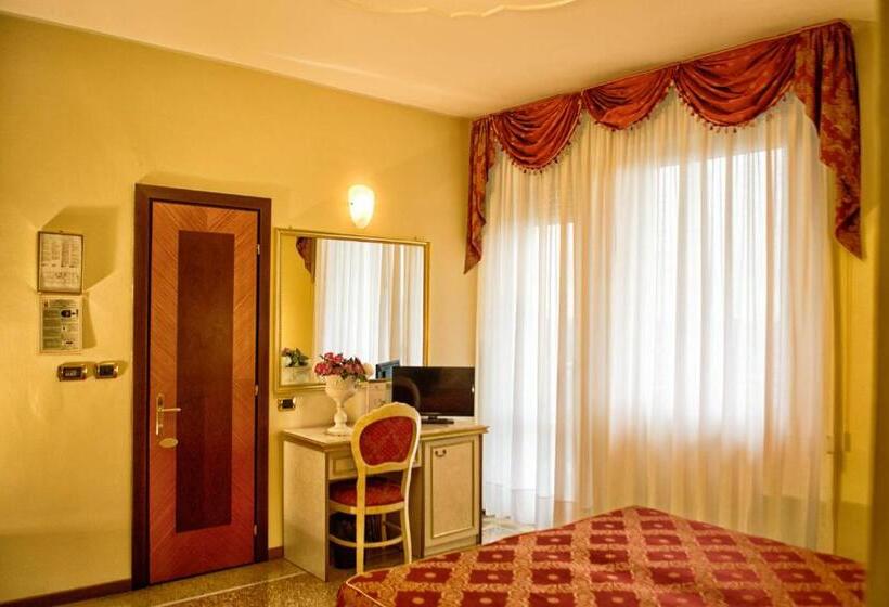 Classic room with balcony, Internazionale Terme