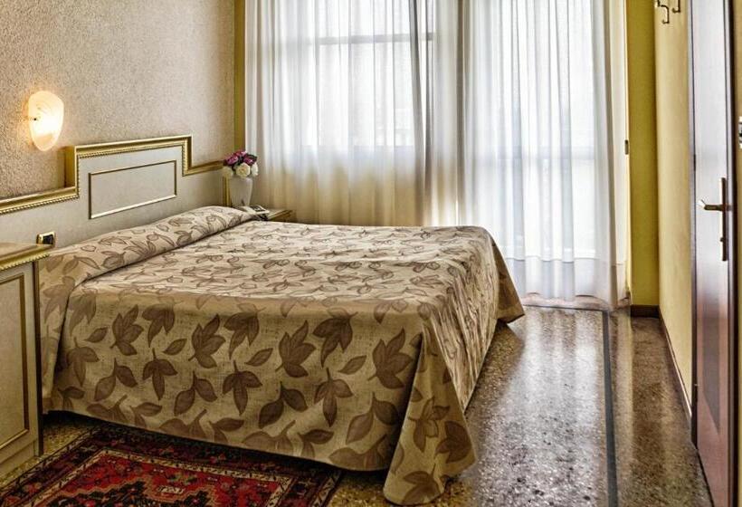 اتاق عادی, Internazionale Terme