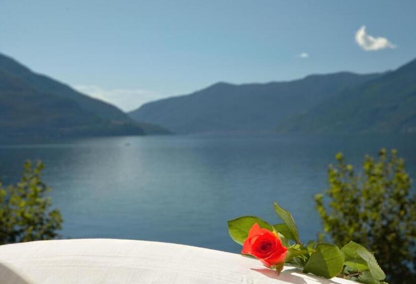 Suite with lake view, Tamaro