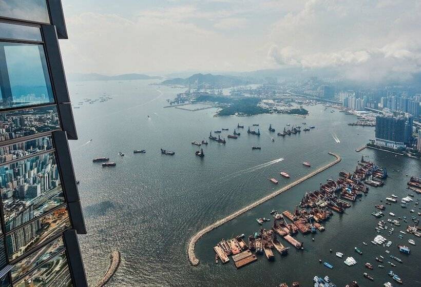اتاق لوکس با چشم‌انداز دریا, The Ritz Carlton Hong Kong
