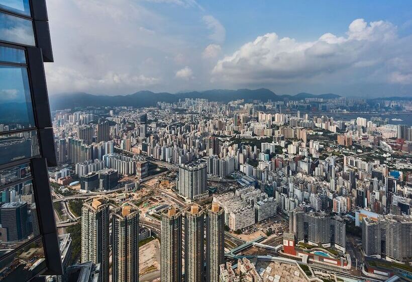 اتاق لوکس با چشم‌انداز دریا, The Ritz Carlton Hong Kong