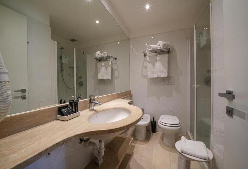 اتاق استاندارد سه نفره, Uappala Club & Resort Lacona