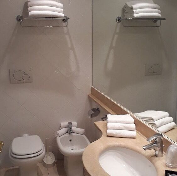 اتاق استاندارد چهار تخته, Uappala Club & Resort Lacona