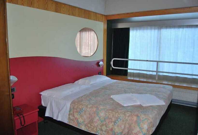 스탠다드 트리플 룸, Club Hotel Solaria