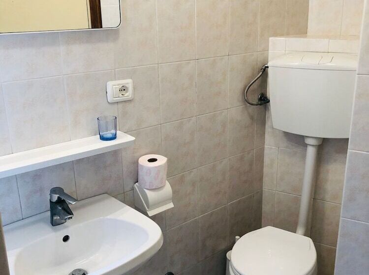 Escritório Estándar, Residence La Valdana