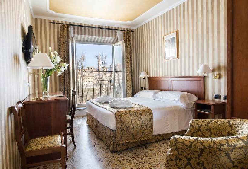 Comfort Room, Silla