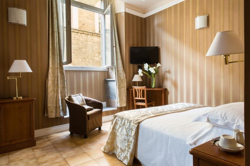 Comfort Room, Silla
