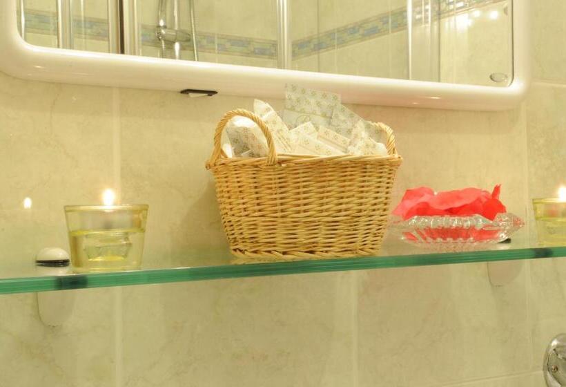 اتاق اکونومی, Grifone