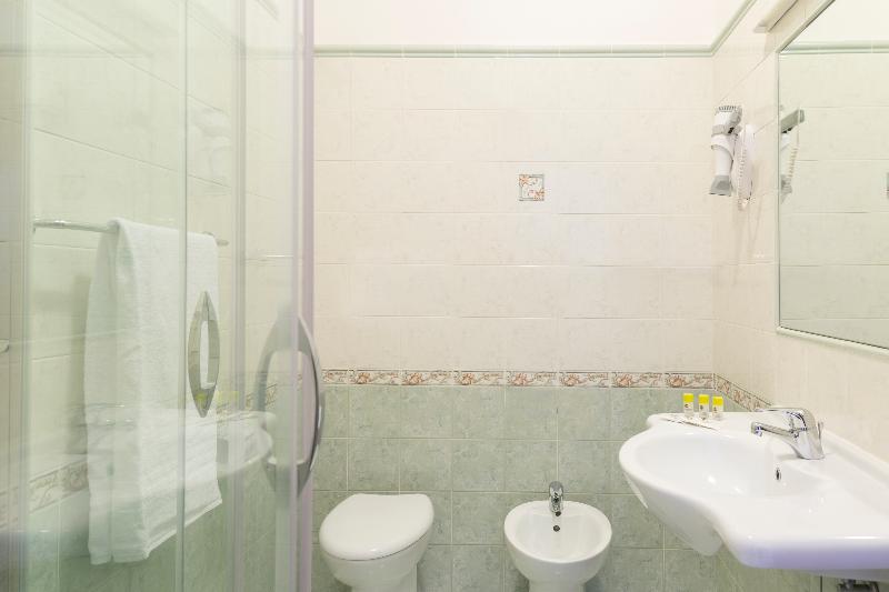 اتاق استاندارد چهار تخته, B&b Hotel Pescara