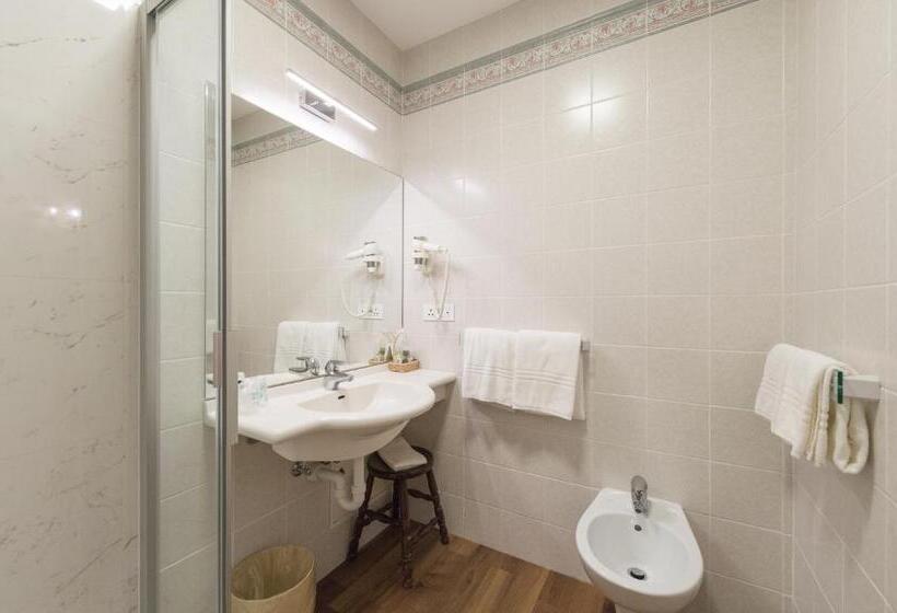 اتاق اکونومی, Grand Hotel Liberty