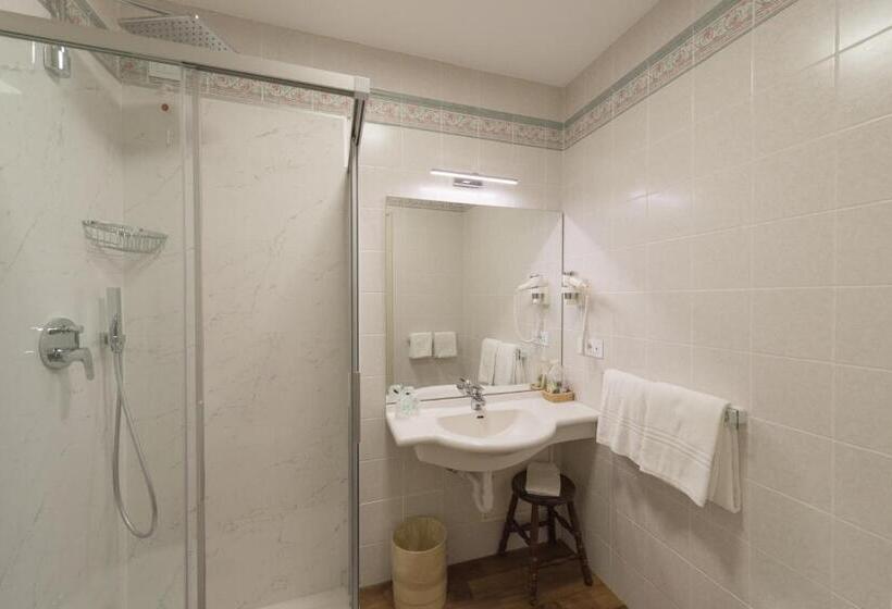 اتاق اکونومی, Grand Hotel Liberty