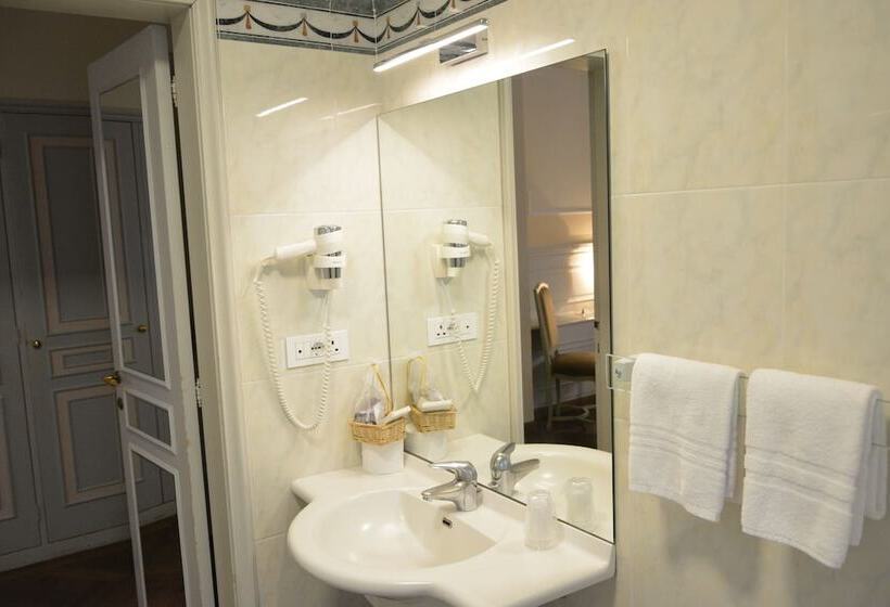 اتاق سوپریور سه تخته, Grand Hotel Liberty