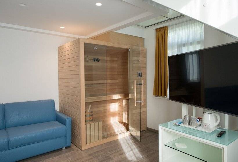 سوییت, Grand Hotel Liberty