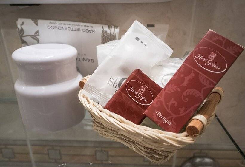 اتاق استاندارد سه نفره, Grifone