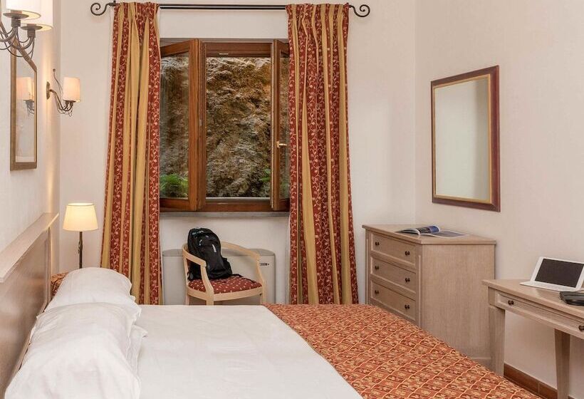 جناح, Albergo Filippo Ii