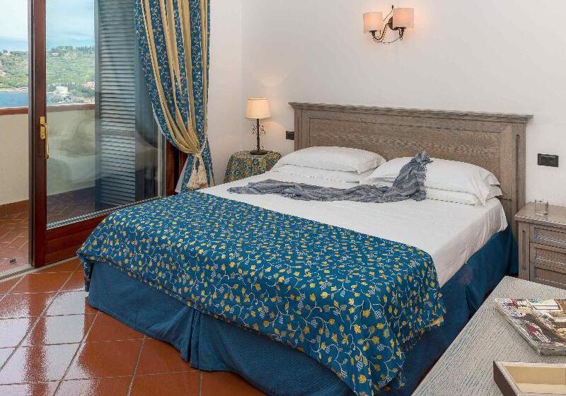 جناح, Albergo Filippo Ii
