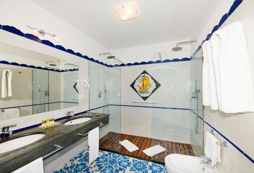 Номер Стандарт Трехместный, Savoia