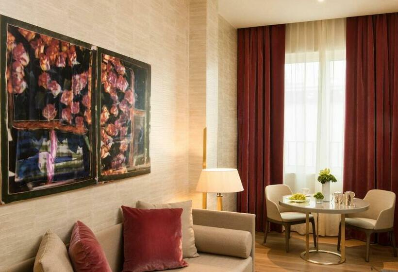 سوئیت جونیور با چشم‌انداز, Rosa Grand Milano   Starhotels Collezione