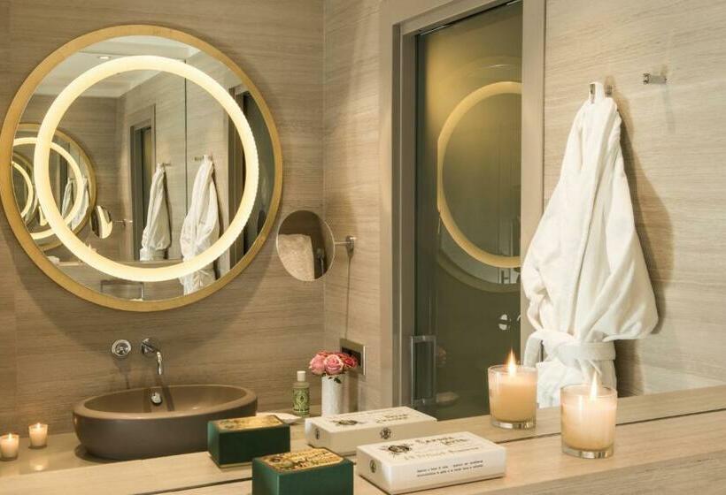 سوئیت جونیور با چشم‌انداز, Rosa Grand Milano   Starhotels Collezione