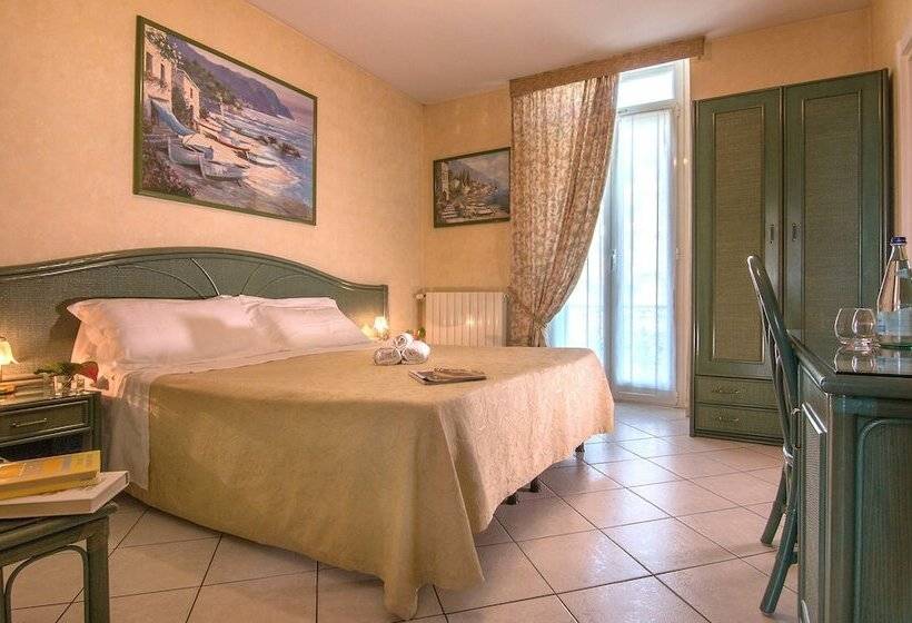 غرفة قياسية ثلاثية, Albergo Belsoggiorno