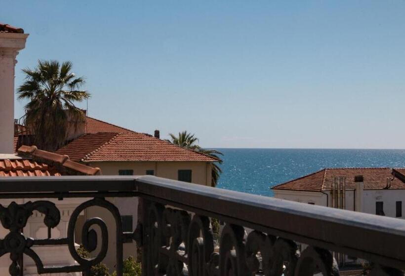 غرفة قياسية إطلالة جانبية علي البحر, Albergo Belsoggiorno