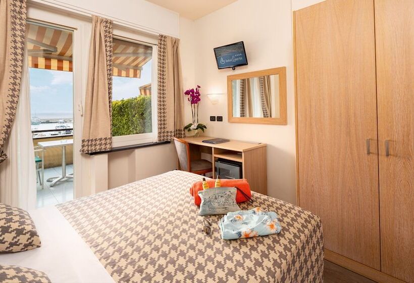 Quarto Estandar Vista Mar com Sacada, Laurin
