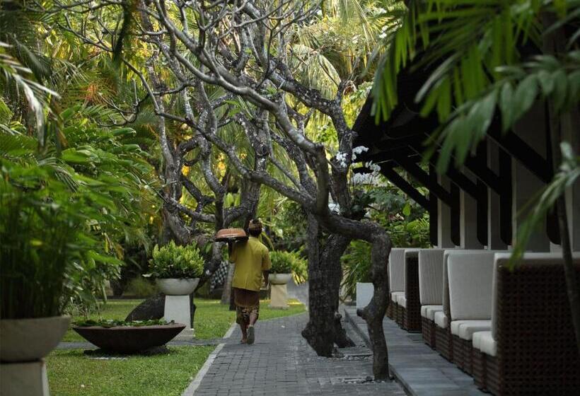 Quarto Deluxe, Puri Santrian