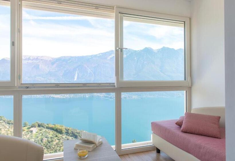 Superior room with lake view, Village Hotel Lucia