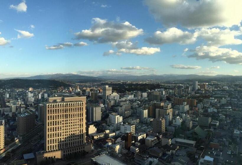 اتاق راحتی, Nikko Kanazawa