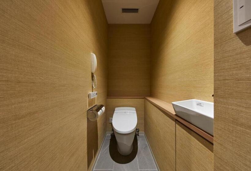 اتاق راحتی, Nikko Kanazawa
