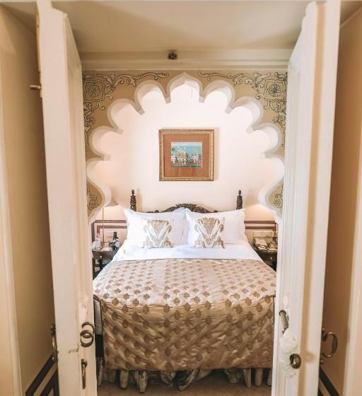 Suite with lake view, Taj Lake Palace Udaipur