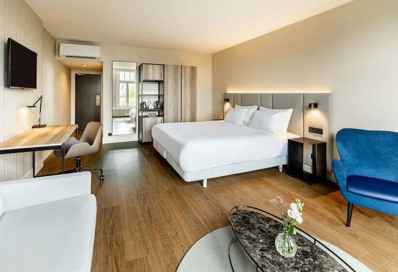 سوییت جونیور, NH Amsterdam Schiller