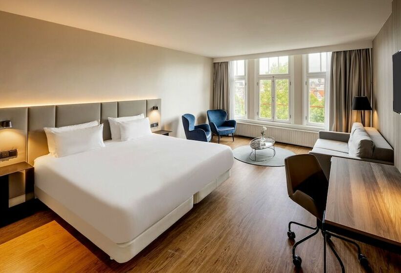سوییت جونیور, NH Amsterdam Schiller