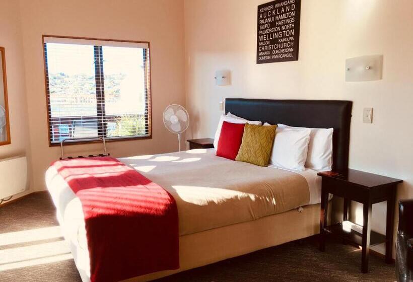 스탠다드 스튜디오, Cascades Lakefront Motel